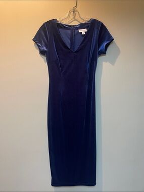 Morgan Taylor Midnight Blue Velvet Midi Dress